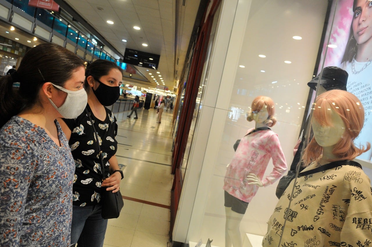 Todos los meses de este año, salvo dos, la ropa aumentó más que la inflación general.