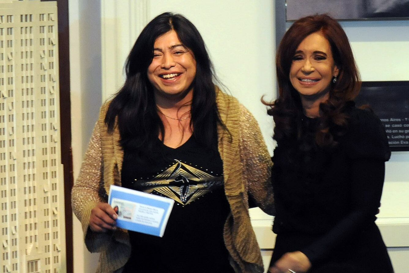 Diana Sacayán recibió su DNI de la mano de CFK