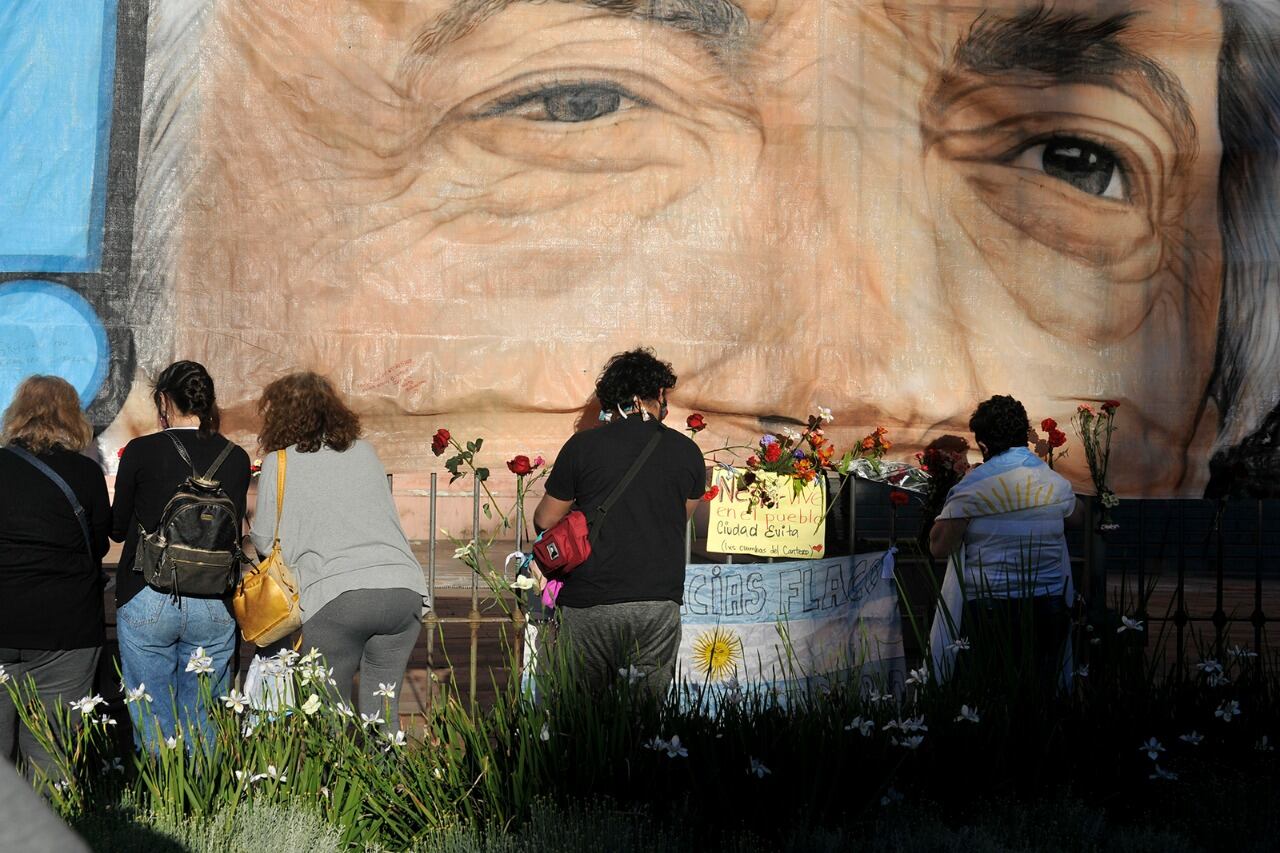 "Nosotros habíamos recibido un incendio apagado, y tuvimos que reconstruirlo todo", dijo Fernández. 