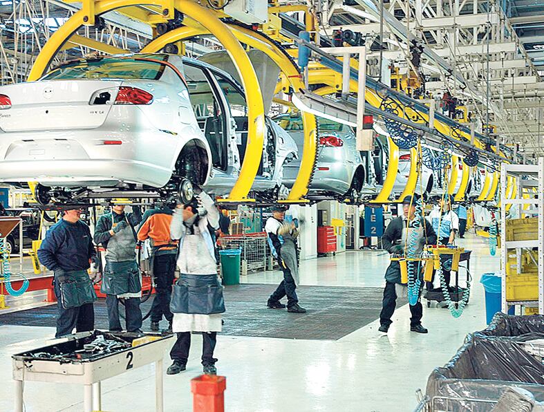 La industria automotriz utilizó apenas el 45 por ciento de su capacidad instalada el año pasado.