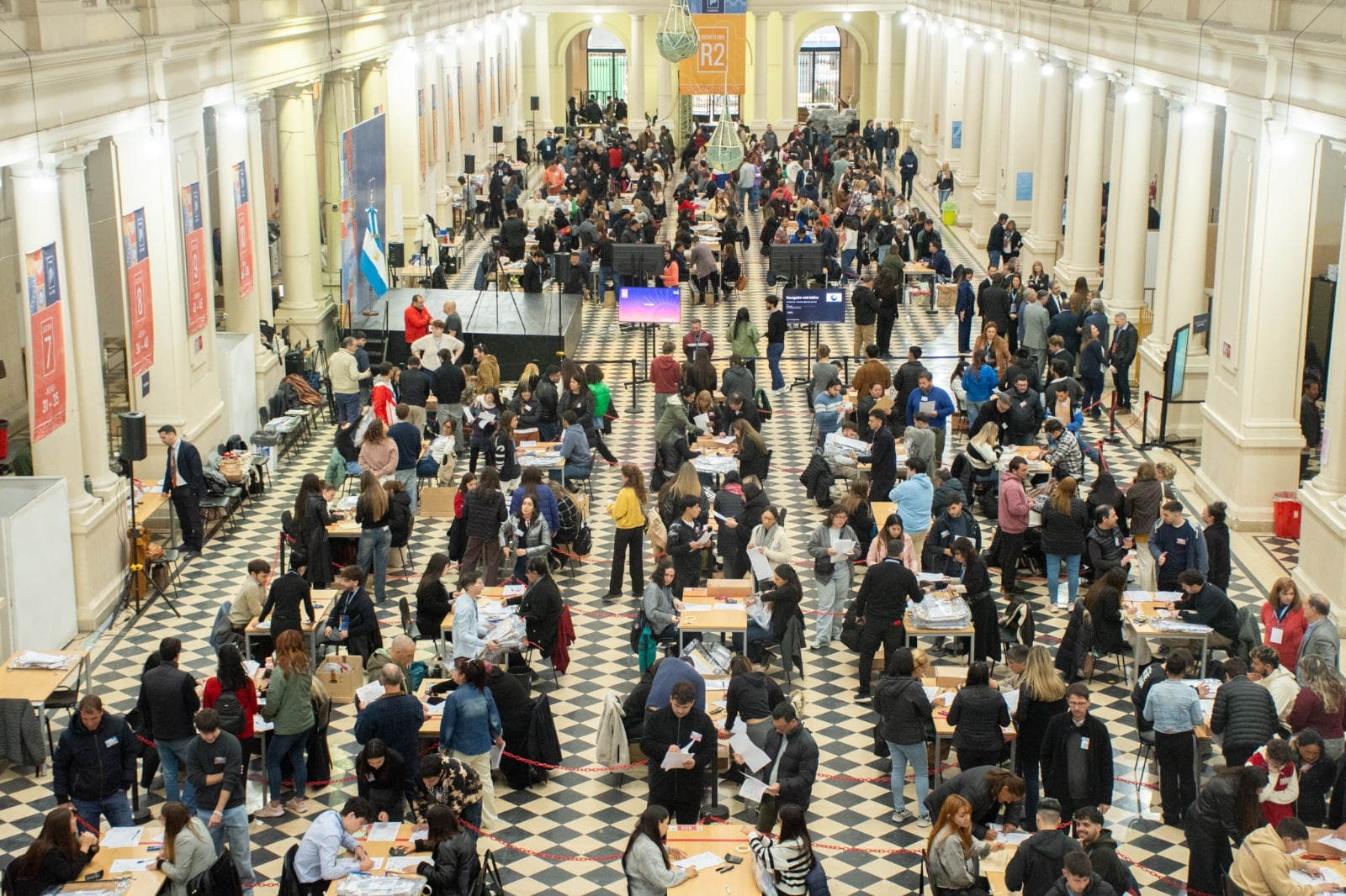 El escrutinio definitivo comenzó este martes en La Plata. 