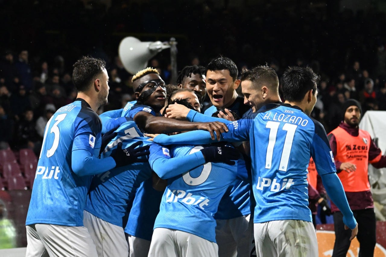Napoli alcanzó su tercera victoria al hilo ante Salernitana