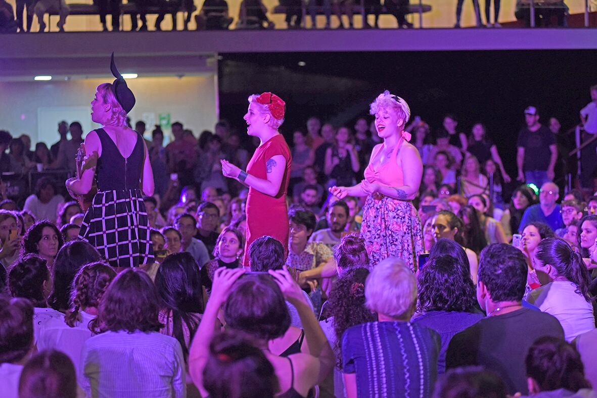 Una de las actividades del programa fue el recital que bridaron Miau Trío y Julieta Venegas.