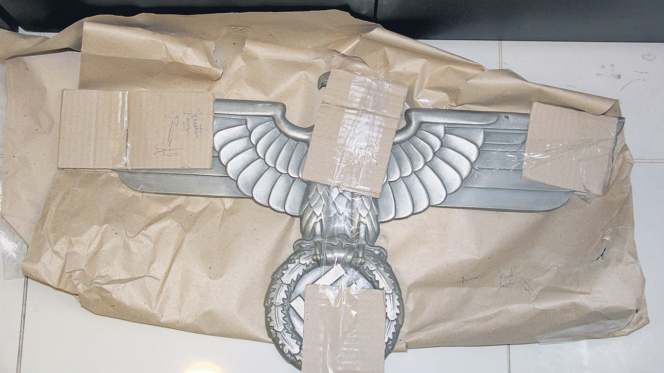 Simbología secuestrada del local entre junio y noviembre.