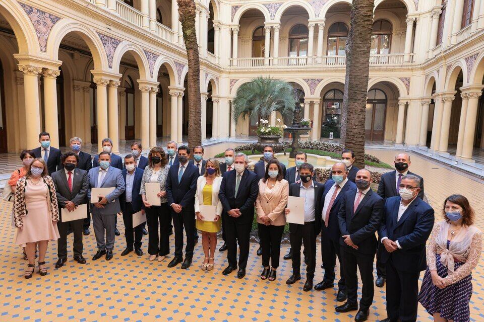 Los gobernadores en Casa Rosada en diciembre del año pasado, cuando firmaron el consenso fiscal. 