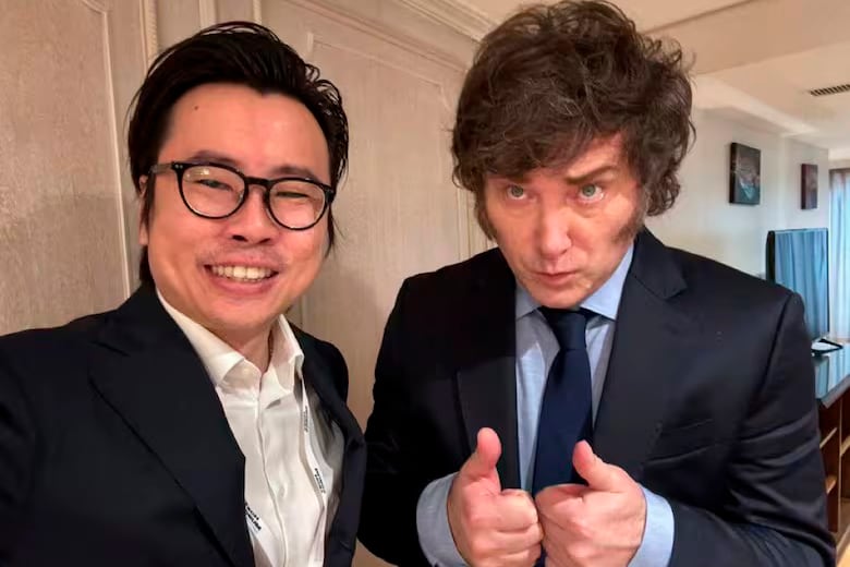 Julian Peh y Javier Milei.