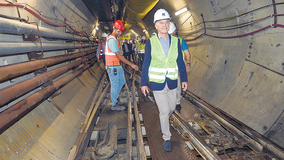 Macri recorrió la obra cloacal del Sistema Riachuelo acompañado por Vidal, Larreta y Frigerio, entre otros.