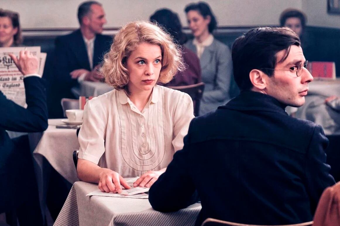 "Stella" ilustra el proceso de transformación en el que se convierte en verdugo, sin dejar nunca de ser víctima.