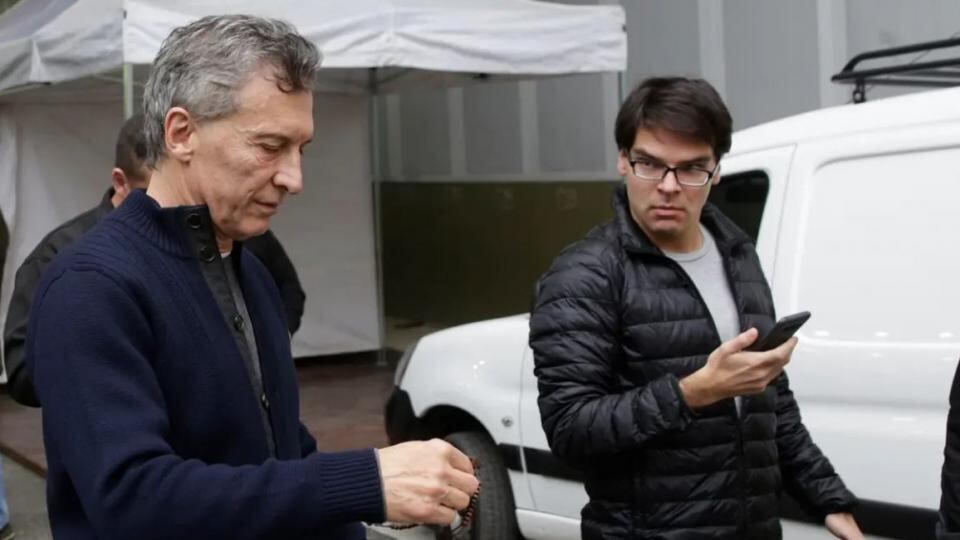 Mauricio Macri está decidido a impedir que el juez Eduardo Farah intervenga en una denuncia que él y su secretario privado, Darío Nieto, presentaron en Comodoro Py para torpedear la investigación sobre espionaje ilegal que tramita en Lomas de Zamora.
