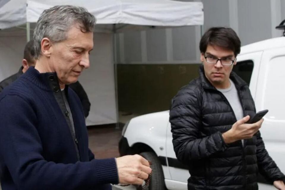 Mauricio Macri está decidido a impedir que el juez Eduardo Farah intervenga en una denuncia que él y su secretario privado, Darío Nieto, presentaron en Comodoro Py para torpedear la investigación sobre espionaje ilegal que tramita en Lomas de Zamora.