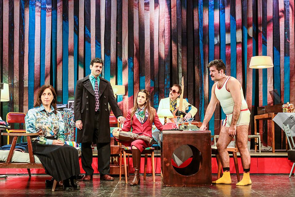 Spregelburd integra el elenco con Andrea Garrote, Violeta Urtizberea, Guido Losantos y Nicolás Varchausky.