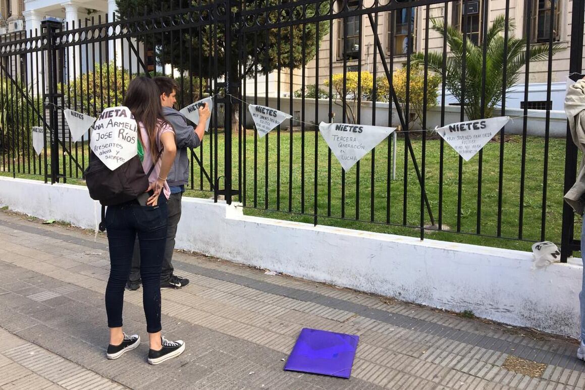 La organización empezó a conformarse como una respuesta a los discursos negacionistas promovidos durante el gobierno de Mauricio Macri.