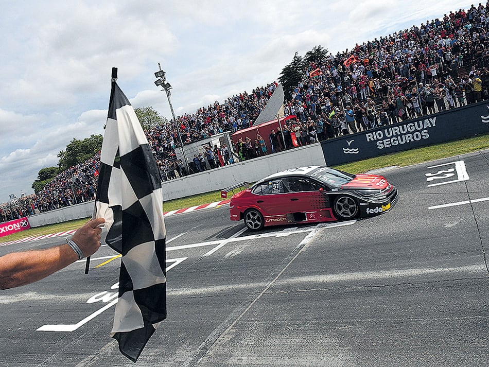 Bandera a cuadros para José Manuel Urcera, vencedor en el Gálvez.