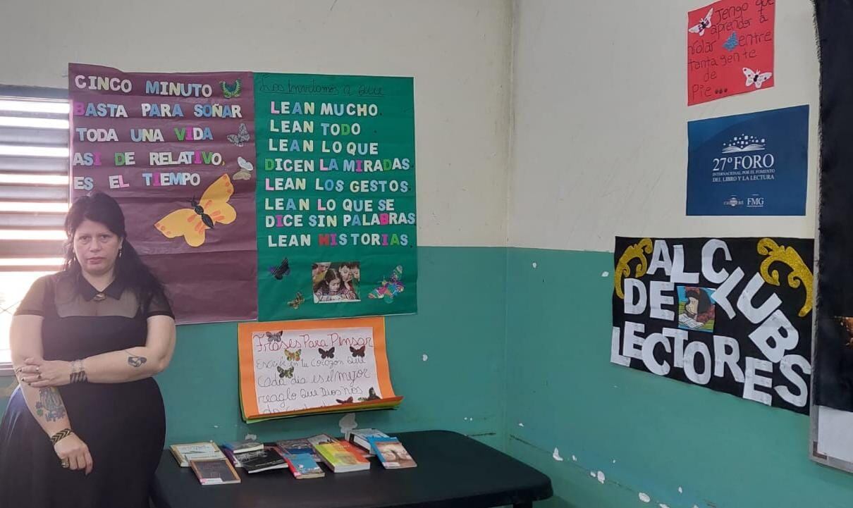 El club de lectura "Alas de mariposas" recibió a Dolores Reyes en la penitenciaría de mujeres.