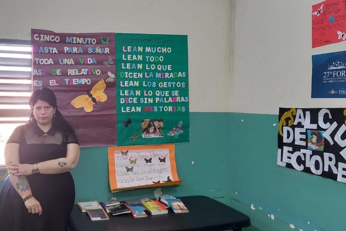 El club de lectura "Alas de mariposas" recibió a Dolores Reyes en la penitenciaría de mujeres.