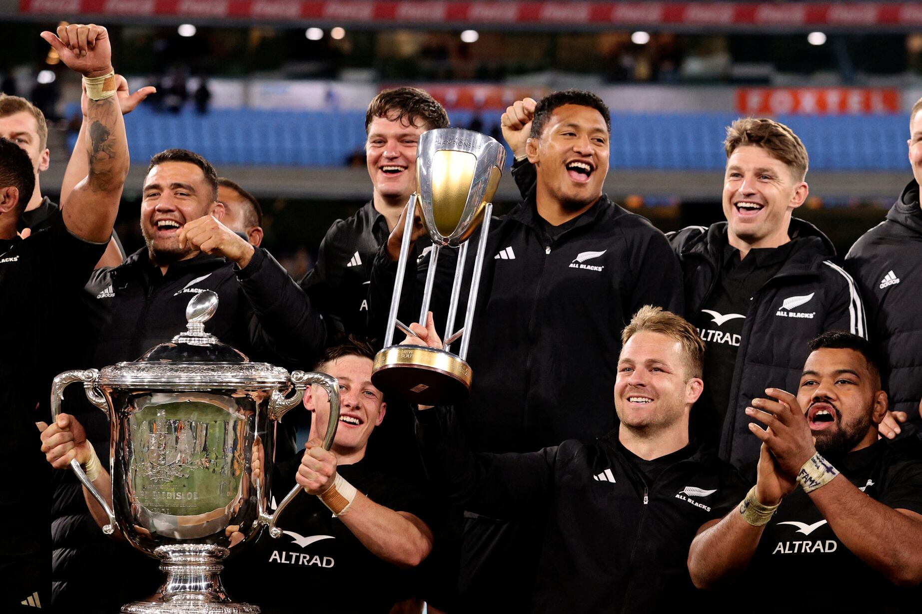 Los campeones celebran con el trofeo del Rugby Championship.