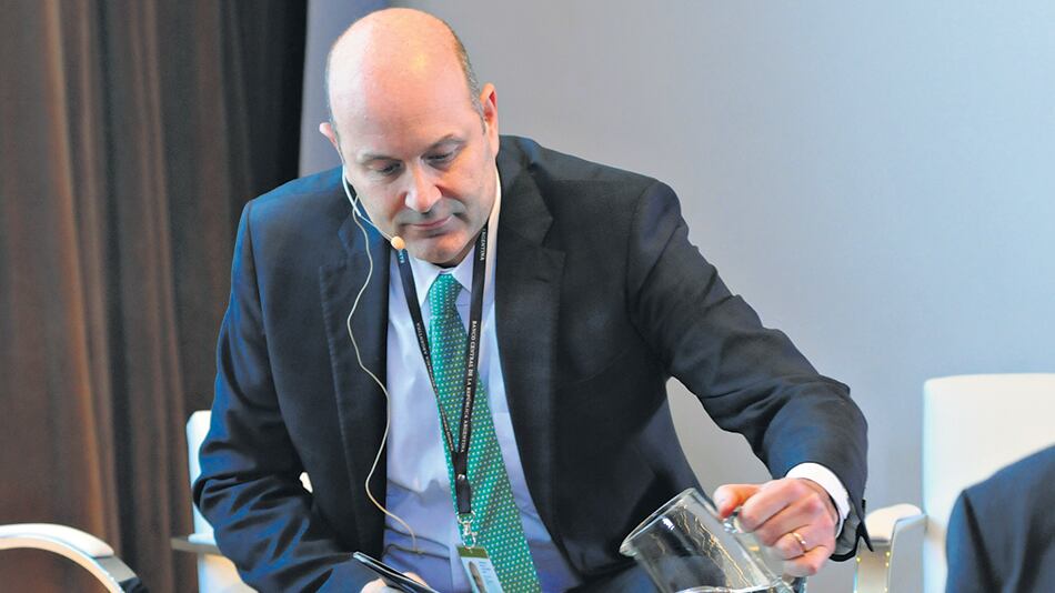 Federico Sturzenegger, presidente del Banco Central, busca apagar el incendio. Suben las naftas, suben las tasas. ¿Ojo por ojo?