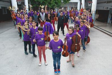 Mamita Peyote y la Orquesta se conocieron en la escuela 518, sede de la agrupación barrial.