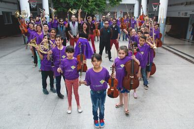 Mamita Peyote y la Orquesta se conocieron en la escuela 518, sede de la agrupación barrial.