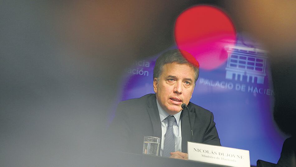 “Hemos cometido errores”, reconoció Dujovne, para luego culpar a la pesada herencia y a la causa de los cuadernos por la crisis económica.