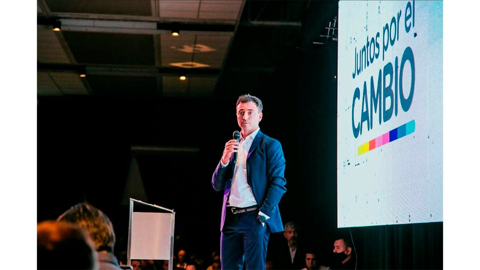 De la mano de su suegro, De Loredo fue construyendo una carrera a la par que los radicales cimentaban su alianza con el Pro, que creció al amparo del blindaje mediático de cara a las presidenciales de 2015.