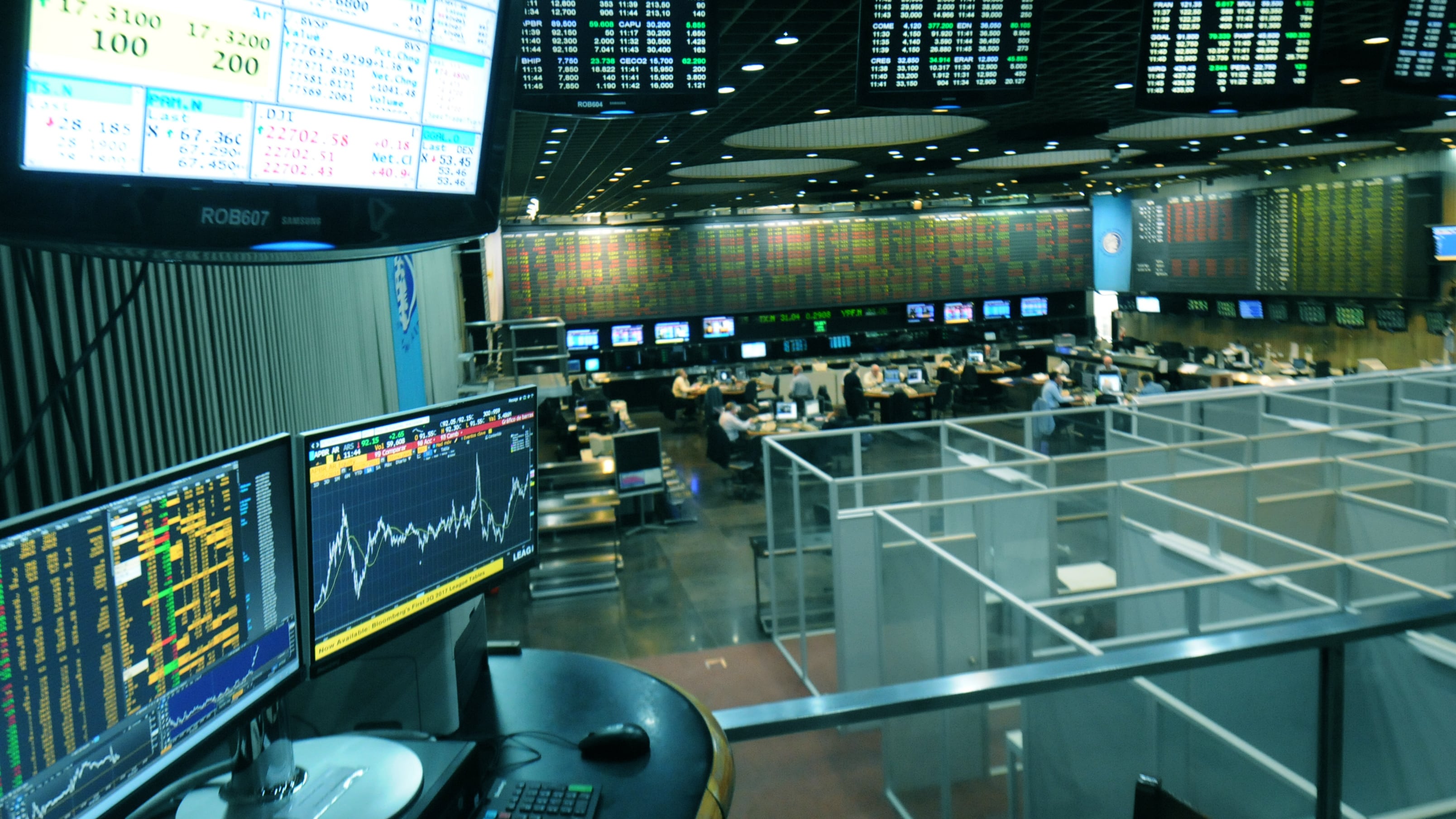 Analistas esperan una jornada muy complicada en el mercado bursátil.