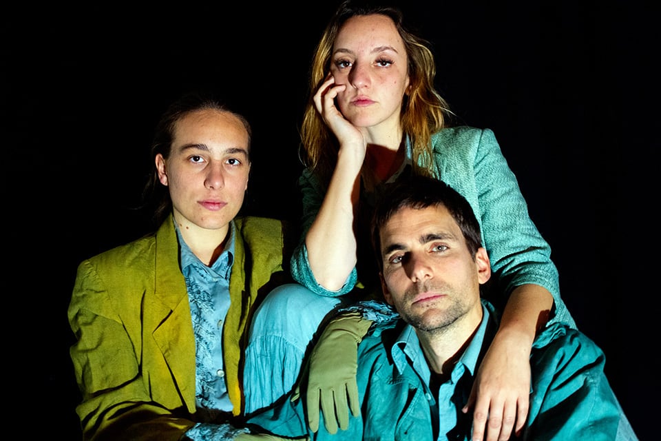 Cindi Grüssi, Florencia Martin Assinari y Esteban Ameriso portagonizan la obra.