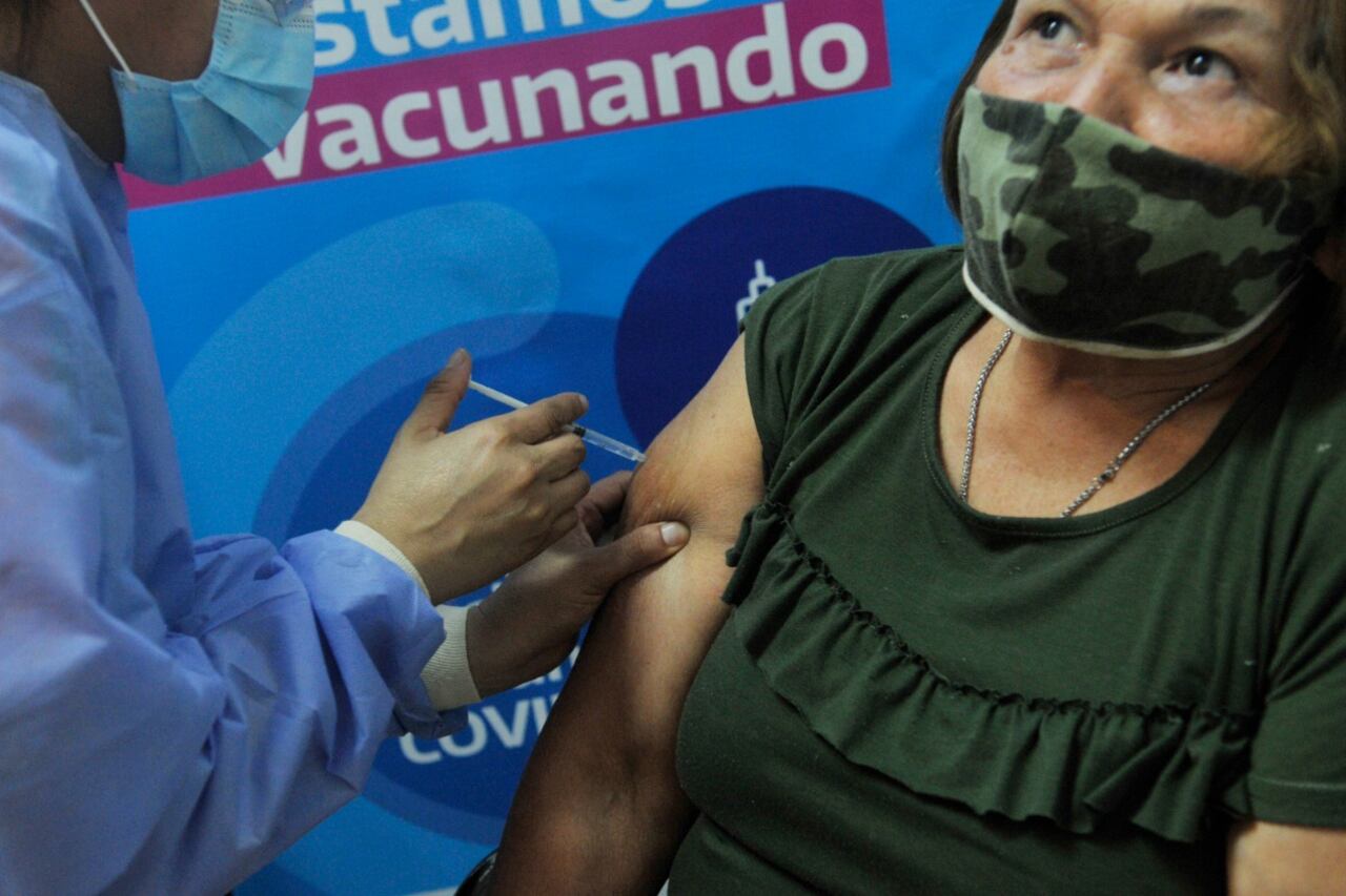 Se acelera la campaña de inmunización contra el coronavirus y a fines de esta semana ya estarán vacunados todos los mayores de 60 años.