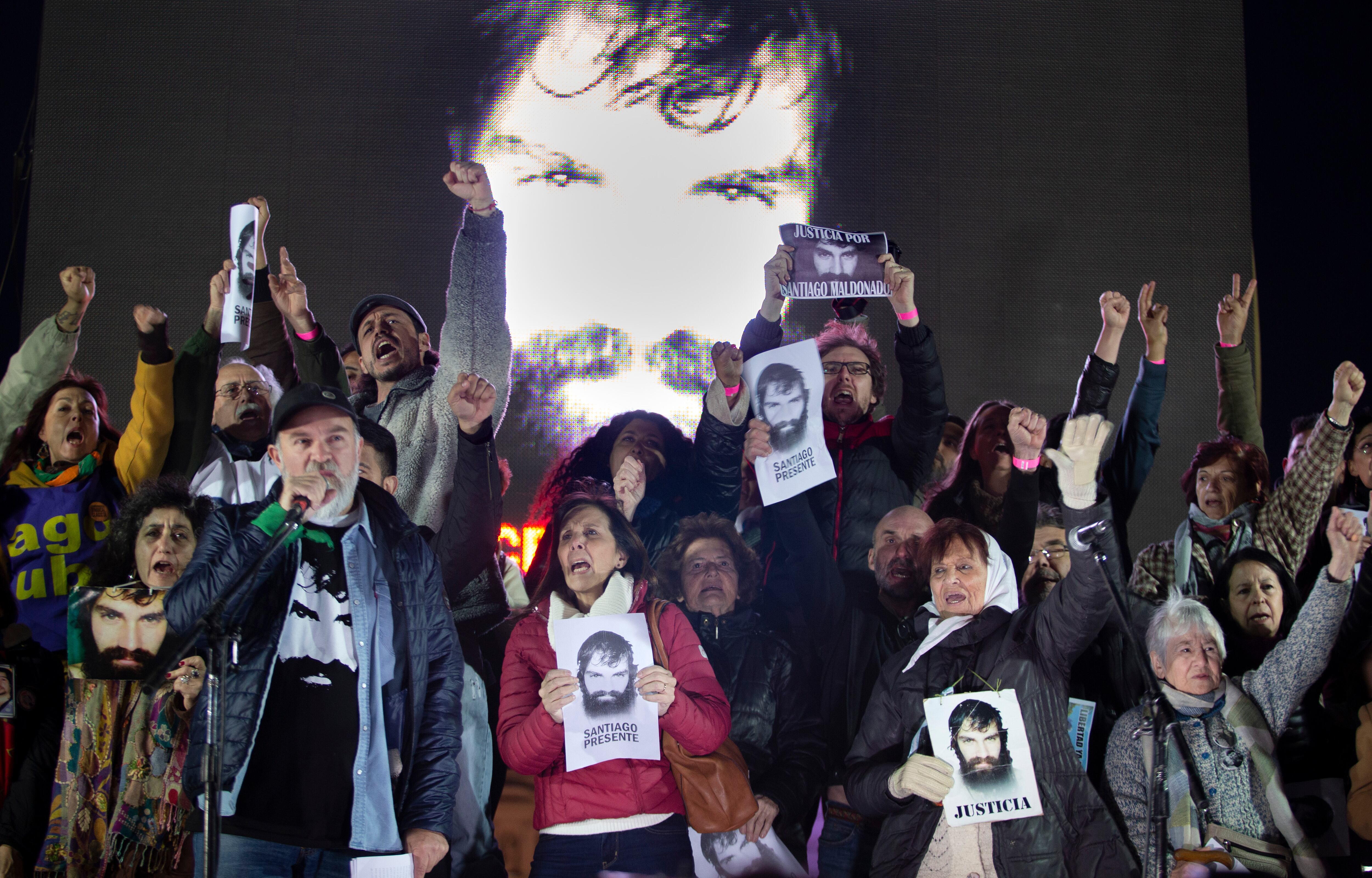 Sergio Maldonado cerró el acto anoche en la Plaza de Mayo.