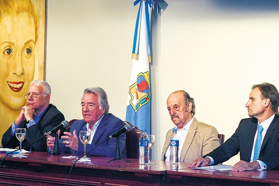 Barrionuevo y sus asociados en la intervención, que parece tener fecha de vencimiento judicial.