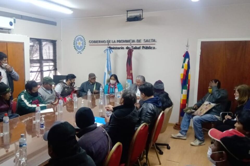 El ministro Esteban, en reunión con referentes de pueblos originarios.
