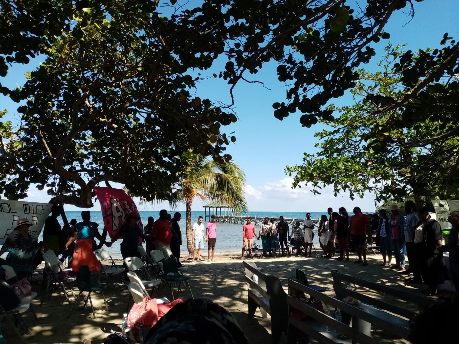 Segundo Encuentro de Resistencias Contra las ZEDE, en la comunidad de Crawfish Rock, Roatán.