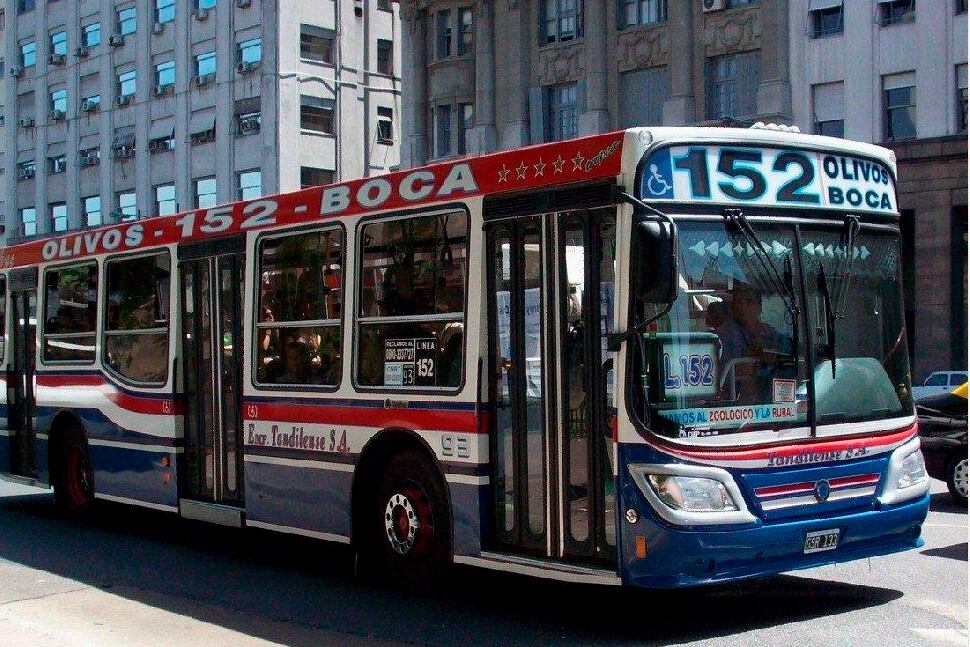 El incidente se produjo en un colectivo de la Línea 152 que pasaba por la intersección de avenida Santa Fe y la calle Salguero.