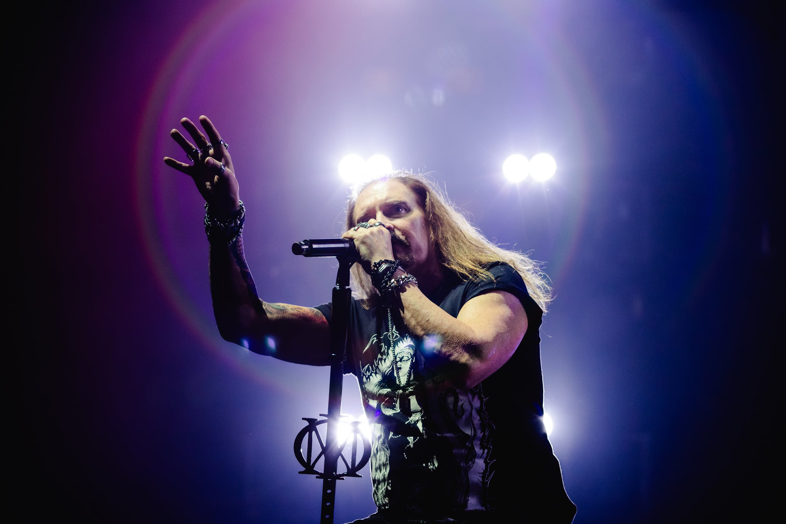  James LaBrie no logró que el público de Dream Theater agitara sus brazos.