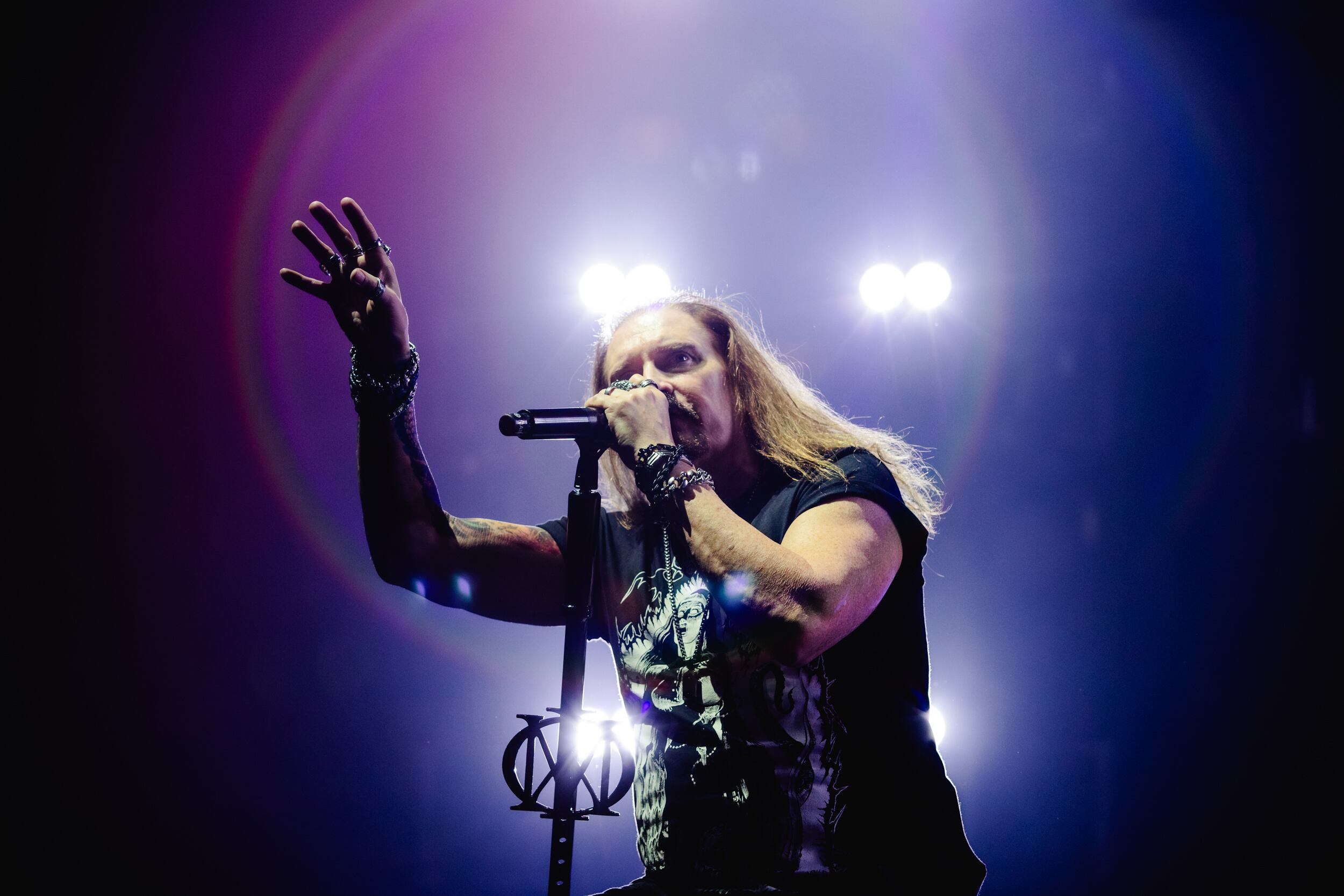 James LaBrie no logró que el público de Dream Theater agitara sus brazos.