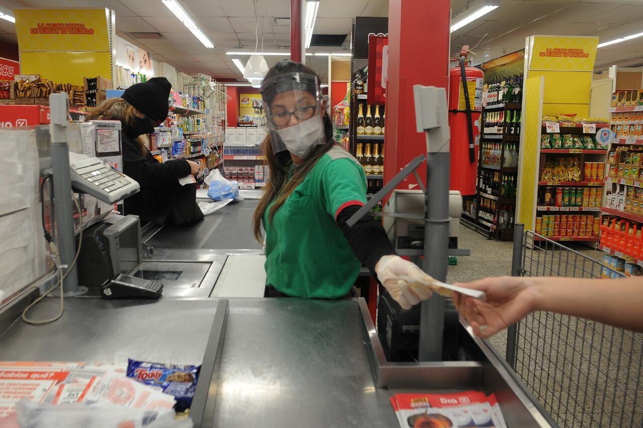 El empleo en el sector servicios todavía no despega.