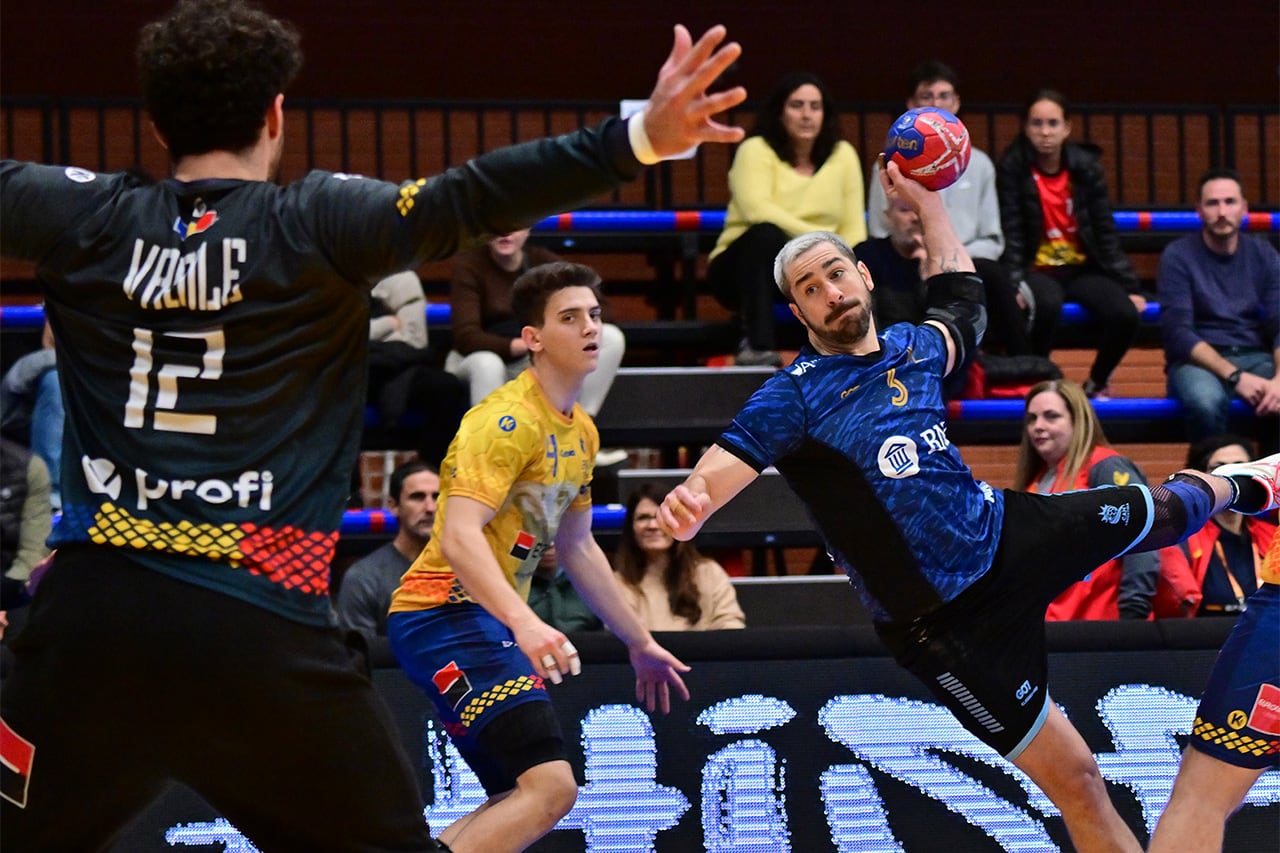 Federico Pizarro vuela y hace magia con su zurda en un amistoso con Rumania.