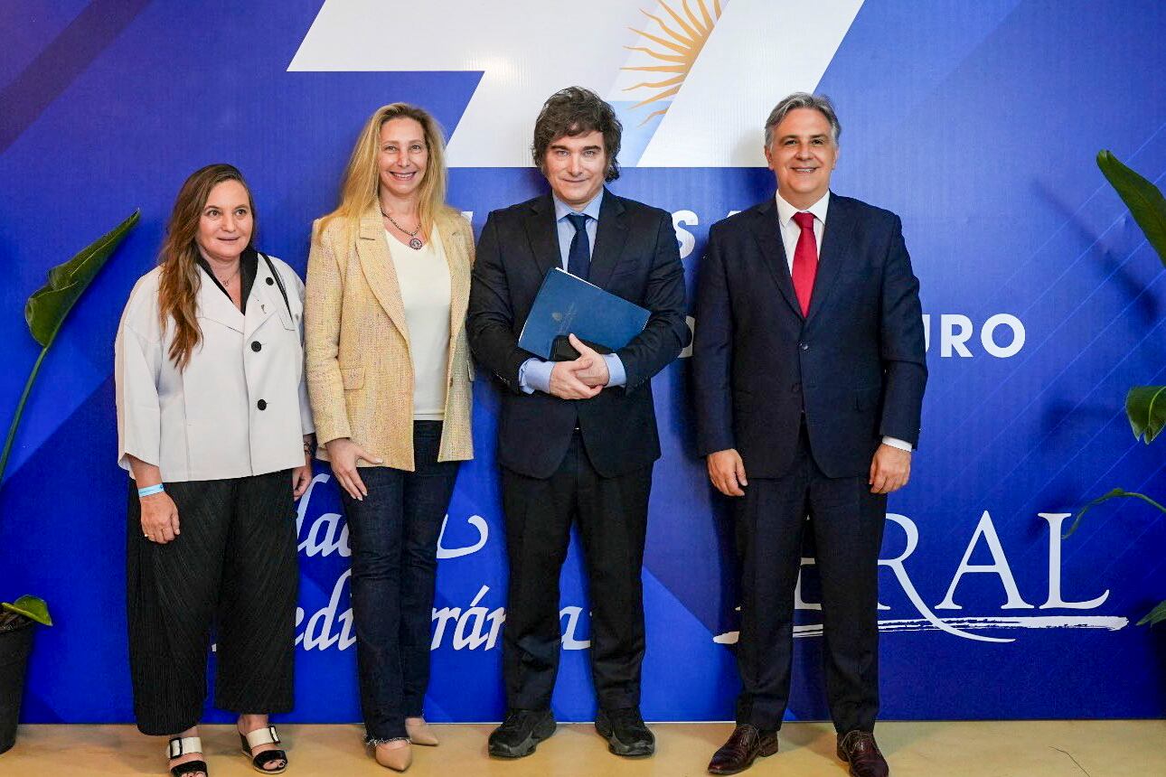 María Pía Astori, Karina y Javier Milei y Martín Llaryora.