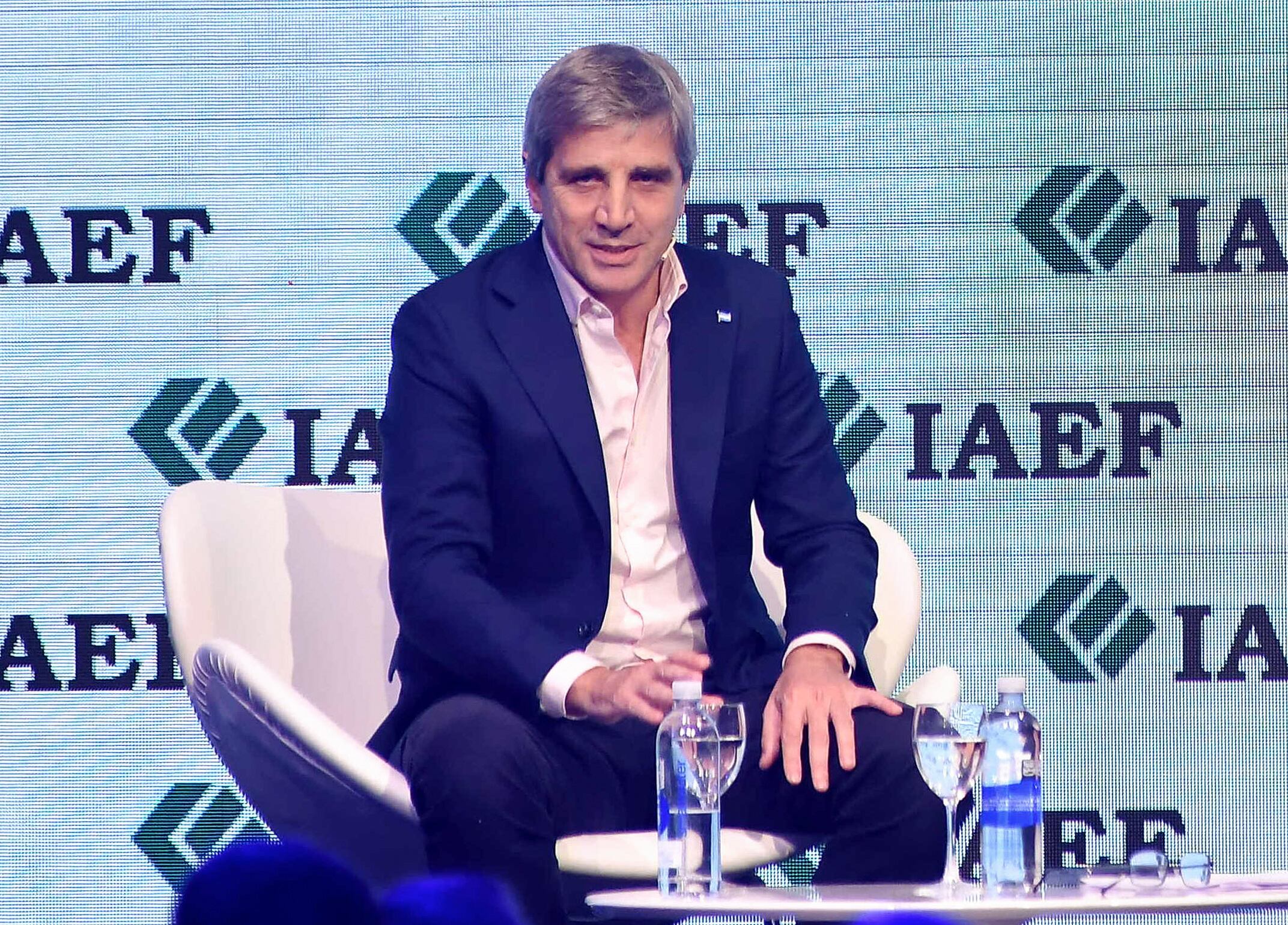 Caputo sigue sin traer dólares. Marra dice que la llave es Estados Unidos