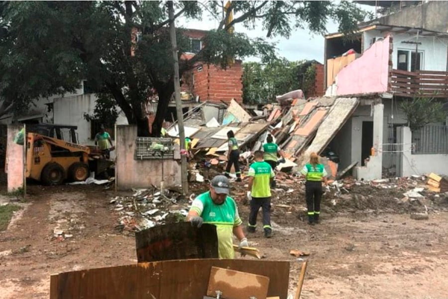 Una casa completa se derrumbó en San Isidro.