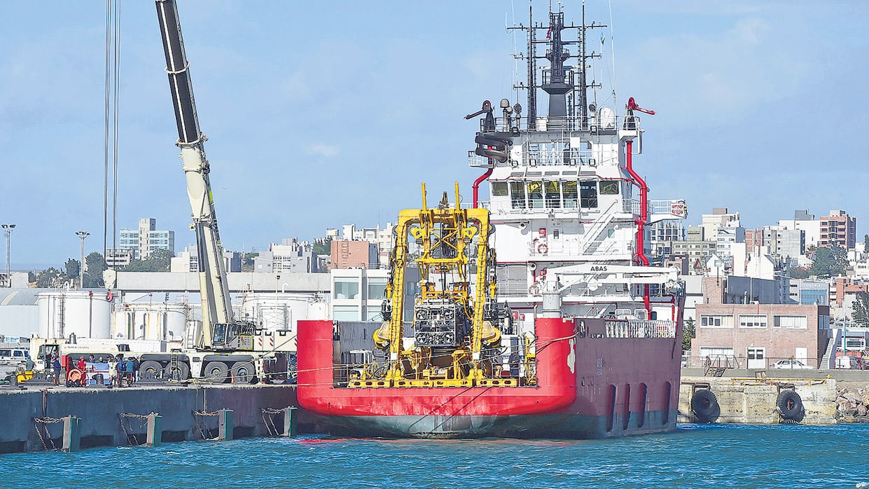 El Sophie Siem, con el minisubmarino ruso a bordo, logró zarpar ayer alrededor de las 14.