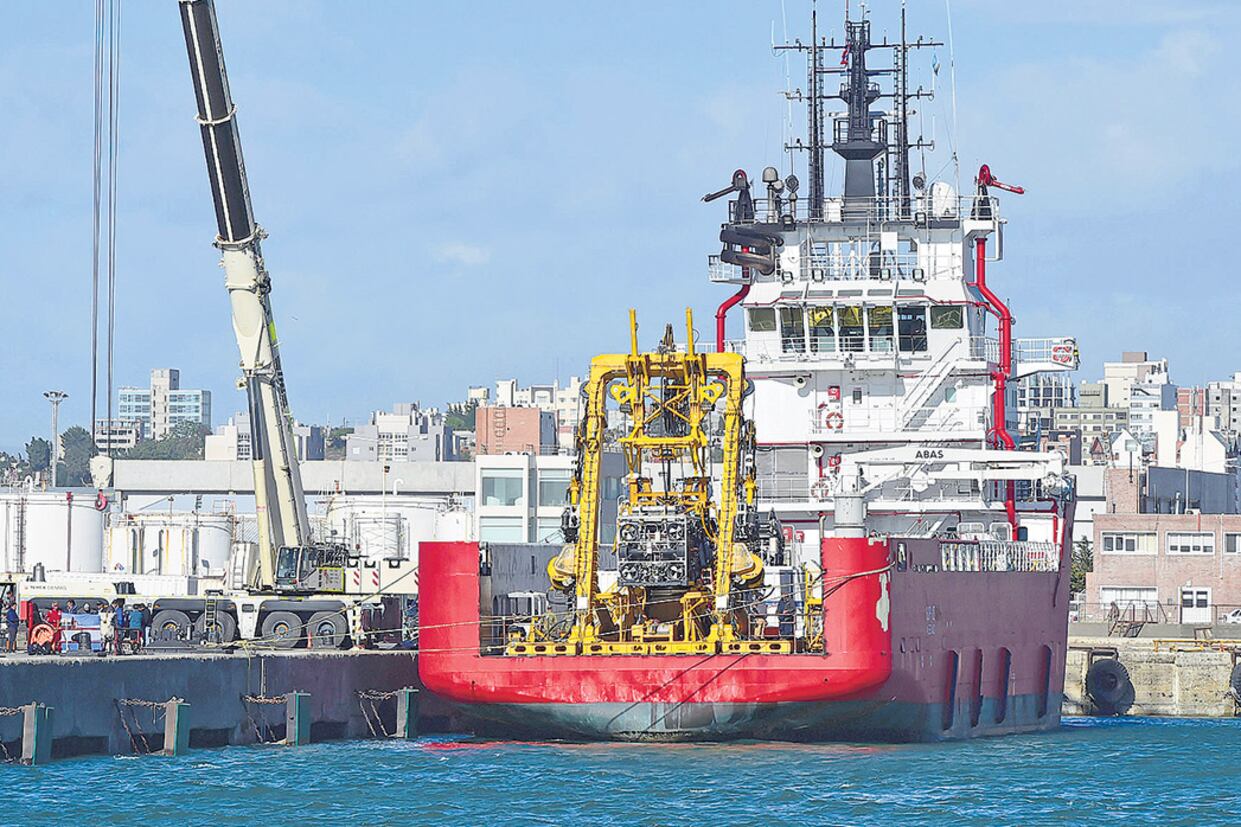 El Sophie Siem, con el minisubmarino ruso a bordo, logró zarpar ayer alrededor de las 14.