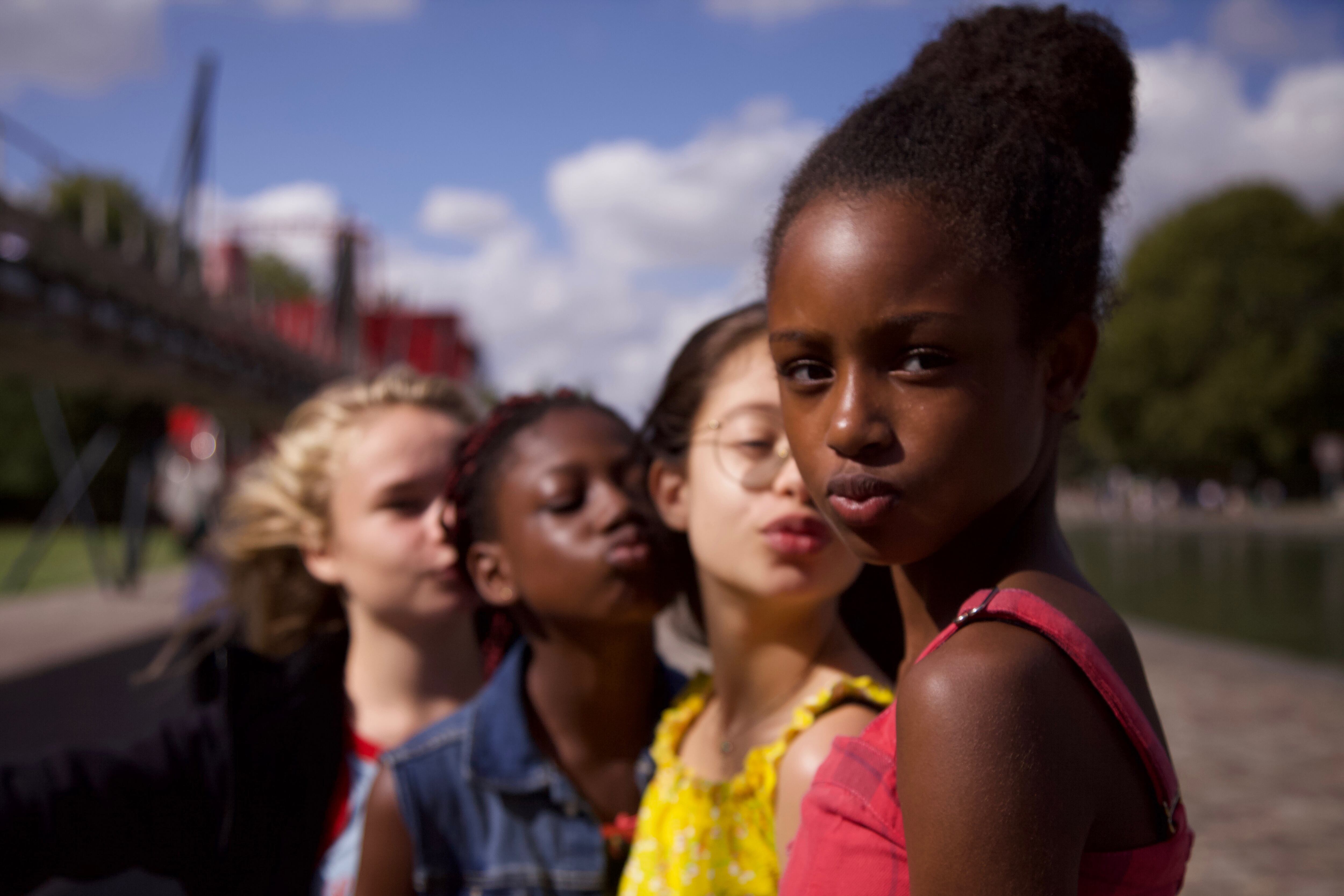 La imagen difundida ahora es otra y también más inocente.