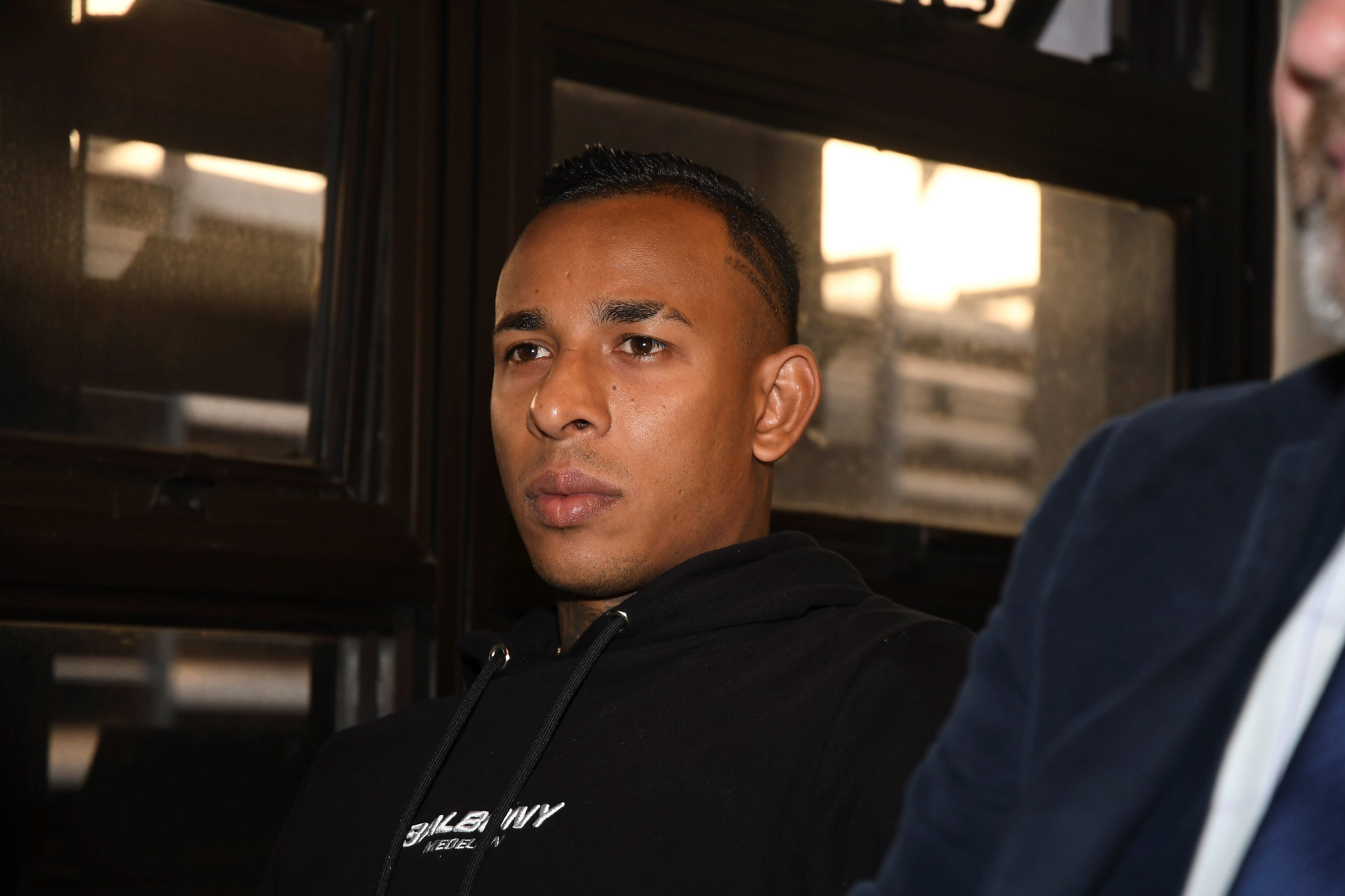 Sebastián Villa dijo ser inocente en el juicio que se realiza en su contra como acusado de ejercer violencia de género. Imagen: Télam.