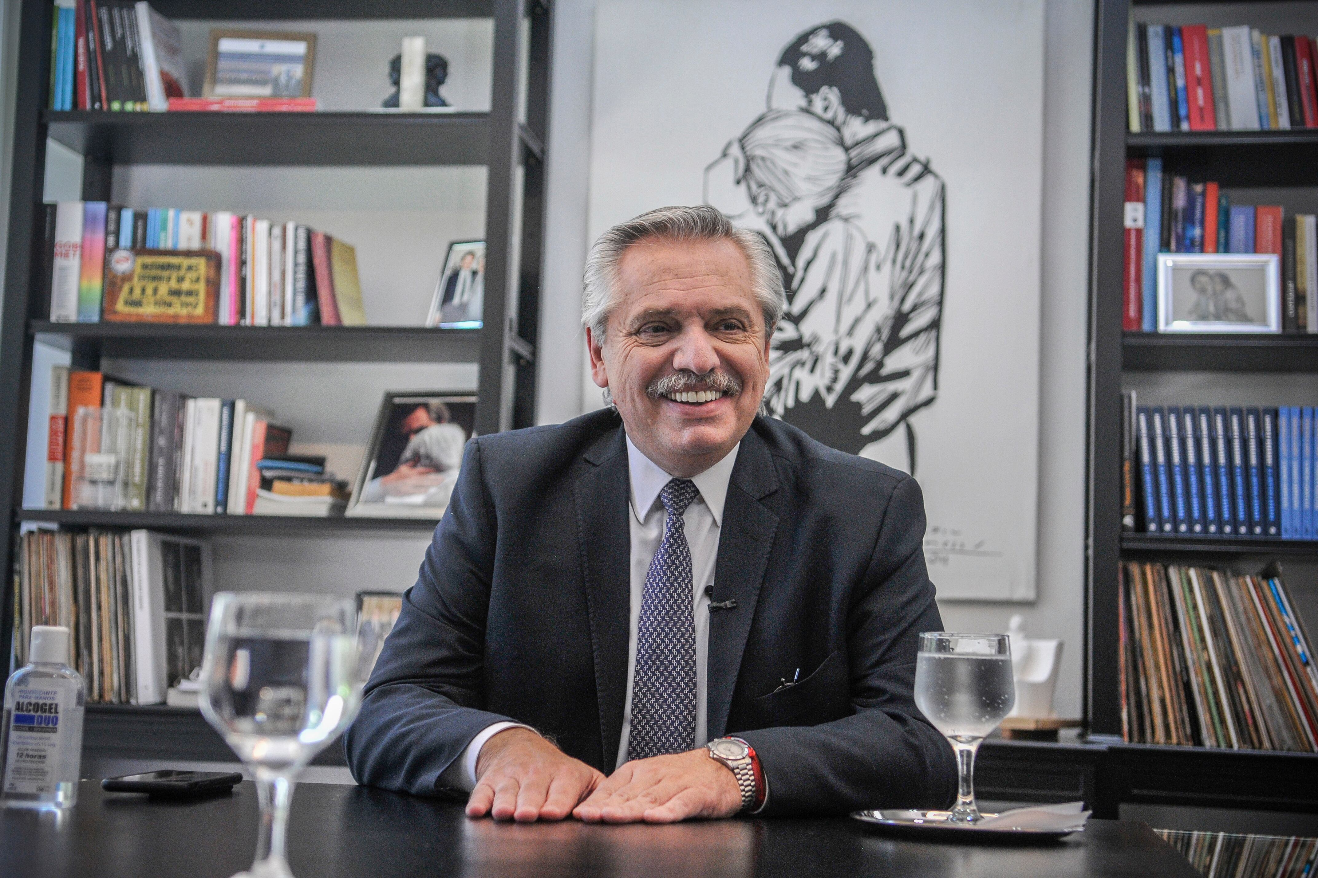 Más de la mitad de los argentinos opinan bien o muy bien de la gestión de Alberto Fernández como Presidente, uno de los mejores índices de aprobación a nivel internacional.