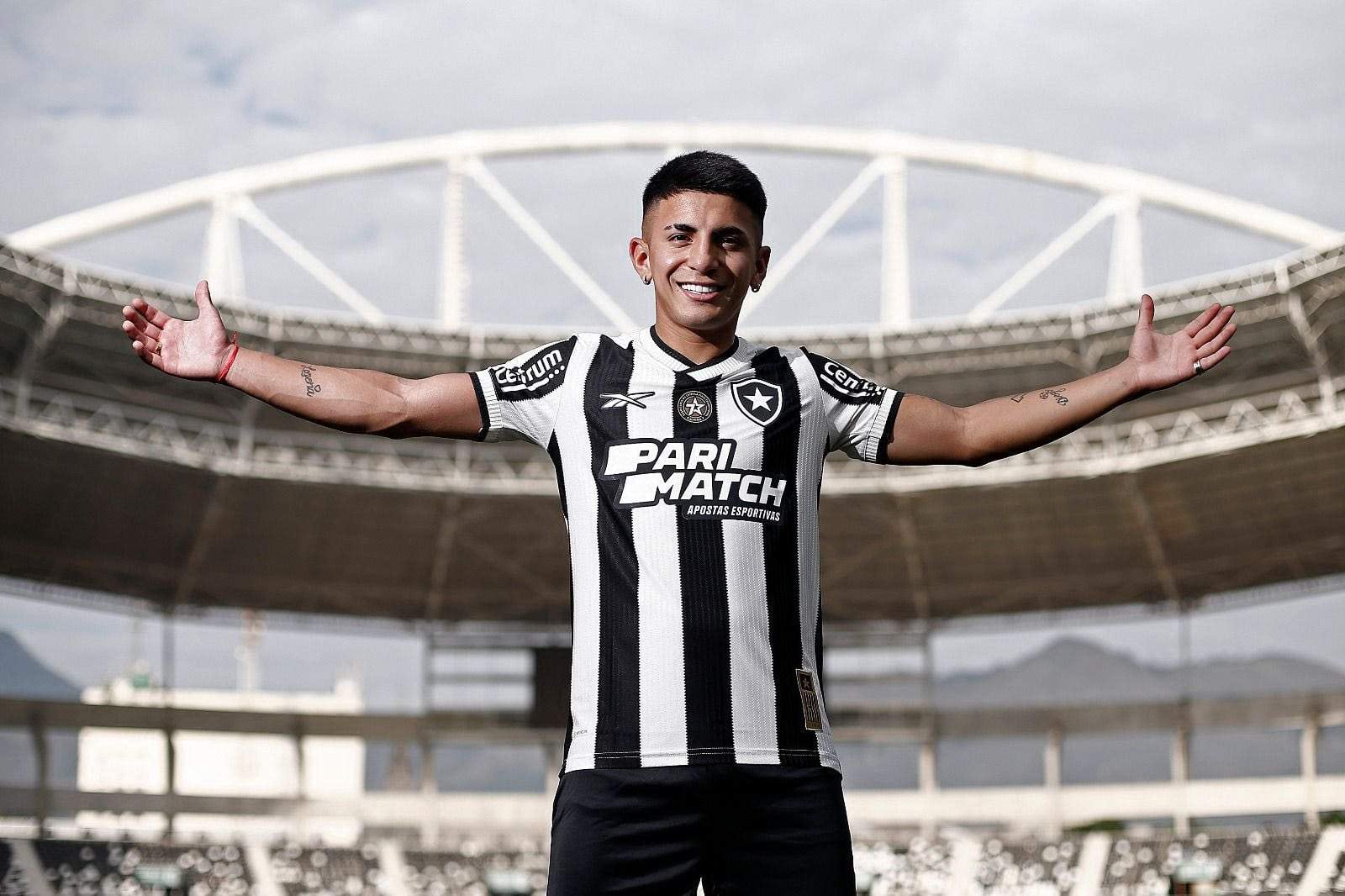 La presentación de Thiago Almada como jugador de Botafogo