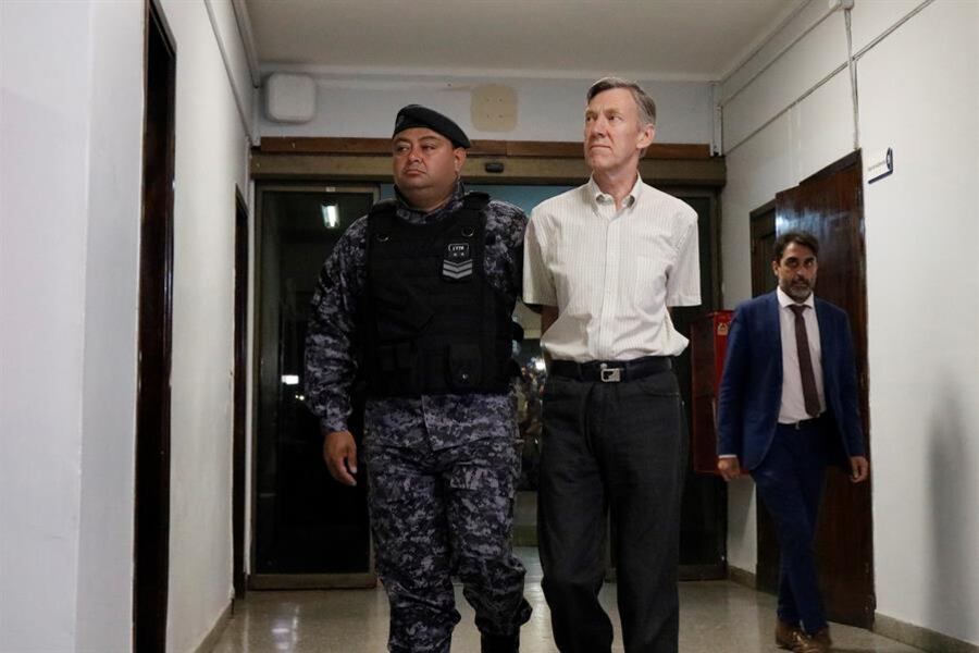 El sacerdote italiano Horacio Corbacho ingresa a la audiencia en el Tribunal Penal Colegiado Nº2 de Mendoza (Argentina), que lo condenó a 45 años de prisión.