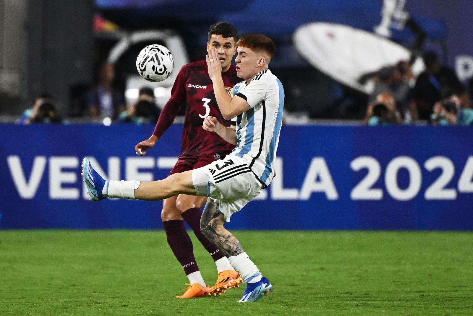 Ojos cerrados para Barco