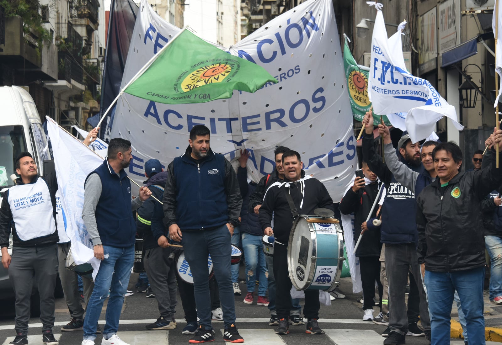 Ezequiel Roldán durante una movilización de Aceiteros.