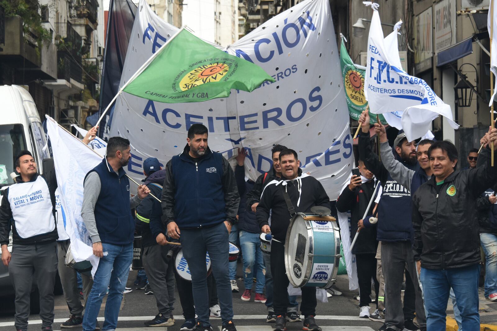 Ezequiel Roldán durante una movilización de Aceiteros.